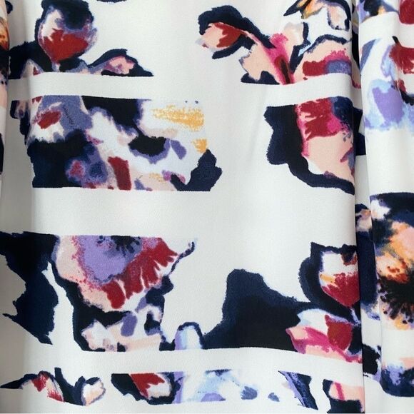 WHITE HOUSE BLACK MARKET | floral blouse - Picture 2 of 11